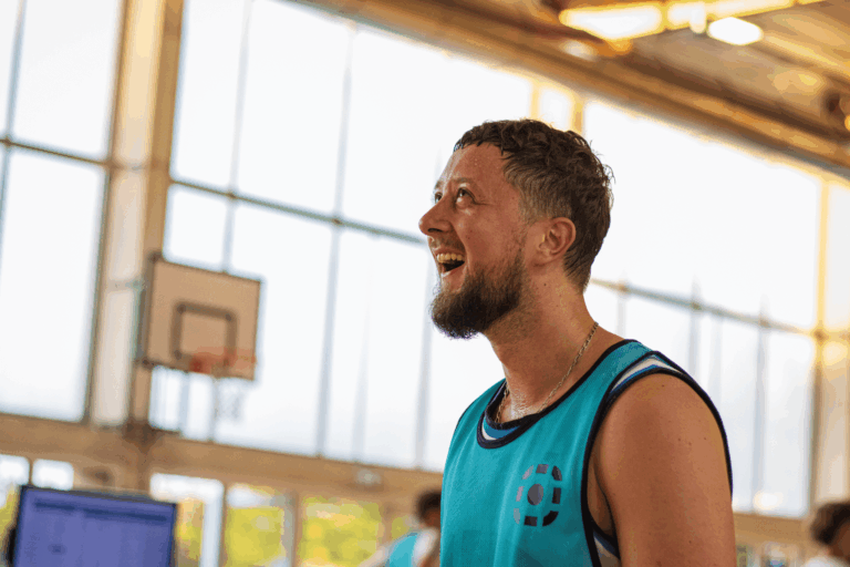 after sport basket collaborateur sourire